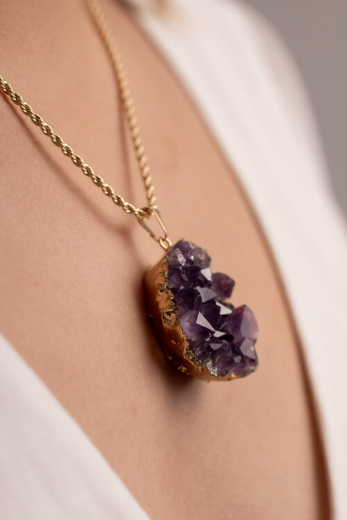 Colar Entrelaçado Drusa de Ametista folheado em ouro 18k