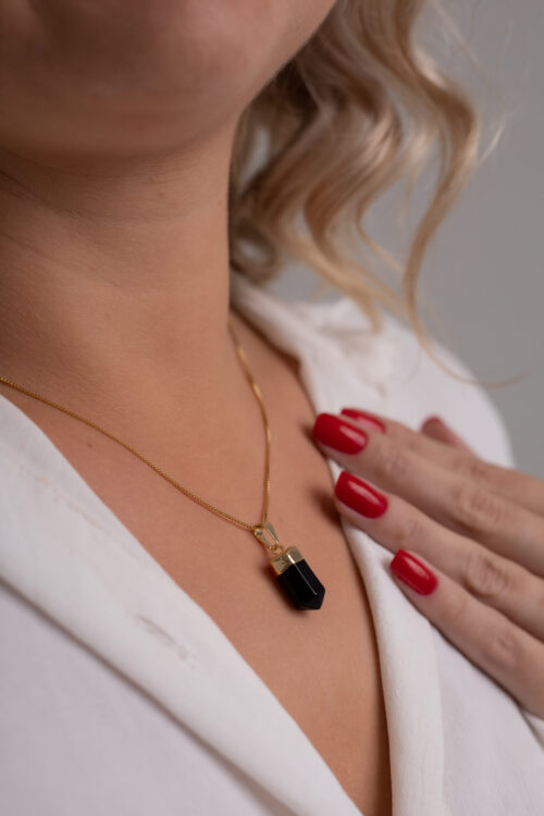 Colar Ponta de Obsidiana Negra folheado em ouro 18k