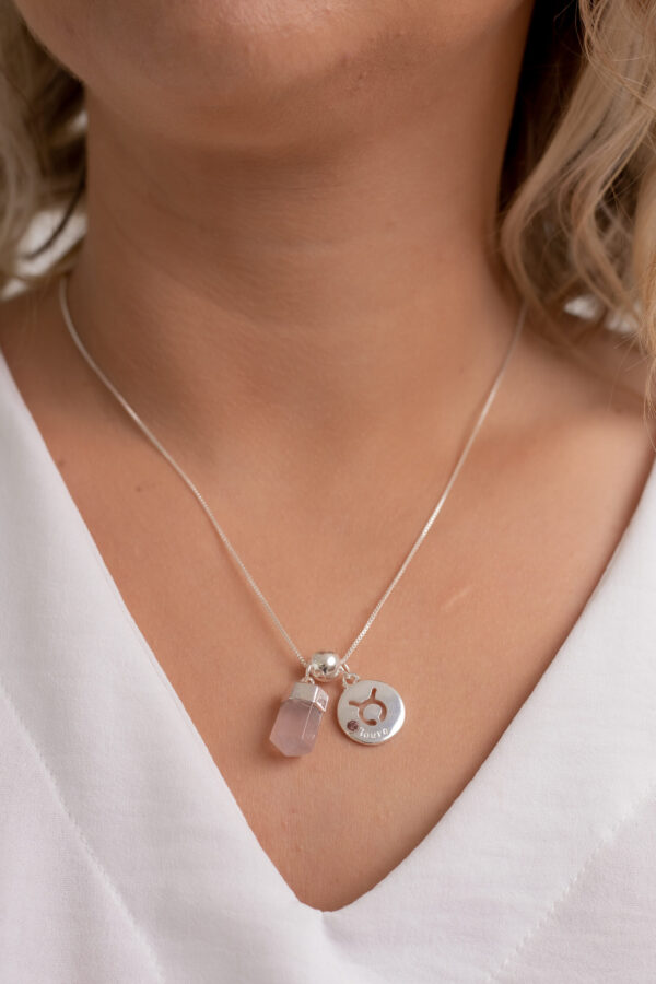 Kit 2 Peças Signo de Touro - Pulseira + Colar Quartzo Rosa folheado em prata - Imagem 2