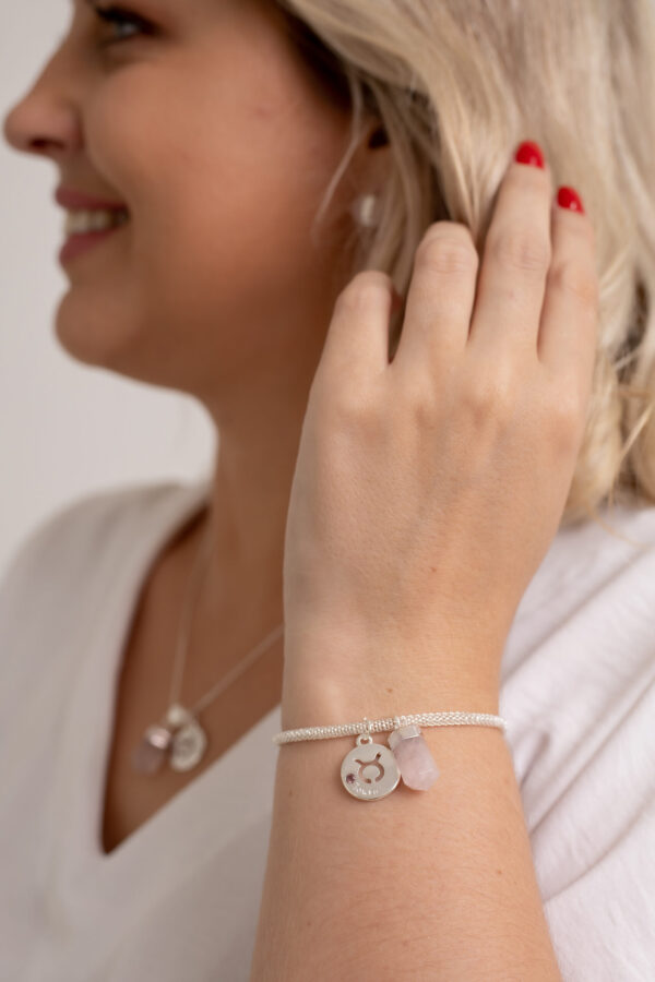 Kit 2 Peças Signo de Touro - Pulseira + Colar Quartzo Rosa folheado em prata - Imagem 3