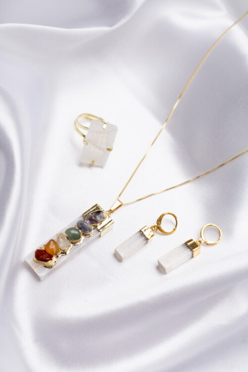 Kit Selenita: Colar, Anel Ajustável e Brinco folheados em ouro 18k