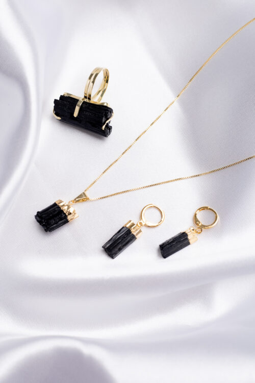 Kit Turmalina Negra: Colar, Anel Ajustável e Brinco folheados em ouro 18k